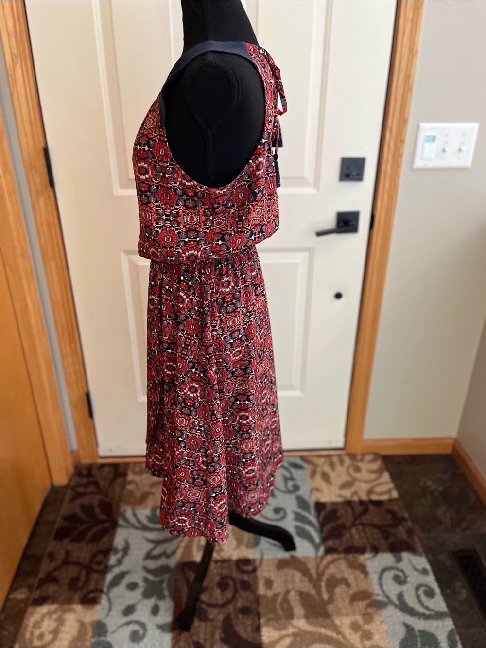 Women’s Athleta printed Martinique red blue faux wrap keyhole tie back. Small - Picture 4 of 16